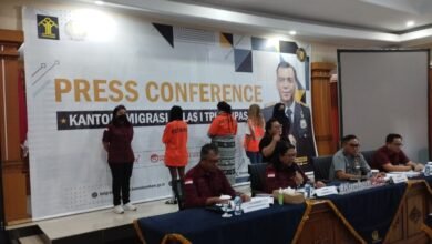 Imigrasi Kelas I TPI Denpasar berhasil mengamankan tiga WNA yang diduga melanggar peraturan keimigrasian dalam operasi penertiban dan pengawasan terhadap Warga Negara Asing (WNA), Kamis (21/8/2024).