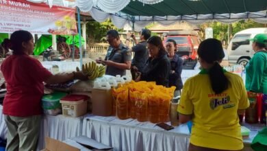 Pemerintah Kota (Pemkot) Denpasar melalui Dinas Perindustrian dan Perdagangan (Disperindag) menggelar pasar murah harga bahan pokok jelang Hari Raya Galungan dan Kuningan. (Ist)