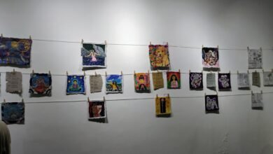 Lukisan dari kertas daur ulang dalam acara Pameran Seni Rupa Suar Samsara "Rewrite The Lore" oleh Jongsarad dan Bhuana Alit di TAT Art Space, Denpasar, Sabtu (14/9/2024)