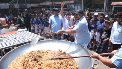 Influencer sekaligus Youtuber Bobon Santoso menggelar agenda masak besar di SMAN 1 Dawan, Klungkung, Bali, Rabu (18/9/2024). (Ist)