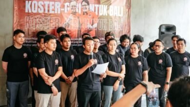 Komunitas Relawan nak Bali, milenial dan Gen Z menyatakan dukungan terhadap Pasangan Calon (Paslon) Gubernur Bali, Wayan Koster dan I Nyoman Giri Prasta (Koster-Giri), Kamis (19/9/2024). (Ist)