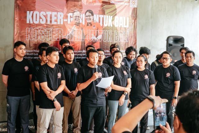 Komunitas Relawan nak Bali, milenial dan Gen Z menyatakan dukungan terhadap Pasangan Calon (Paslon) Gubernur Bali, Wayan Koster dan I Nyoman Giri Prasta (Koster-Giri), Kamis (19/9/2024). (Ist)