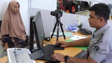 Suasana pembuatan Paspor Jemaah Haji di Kantor Imigrasi Singaraja.