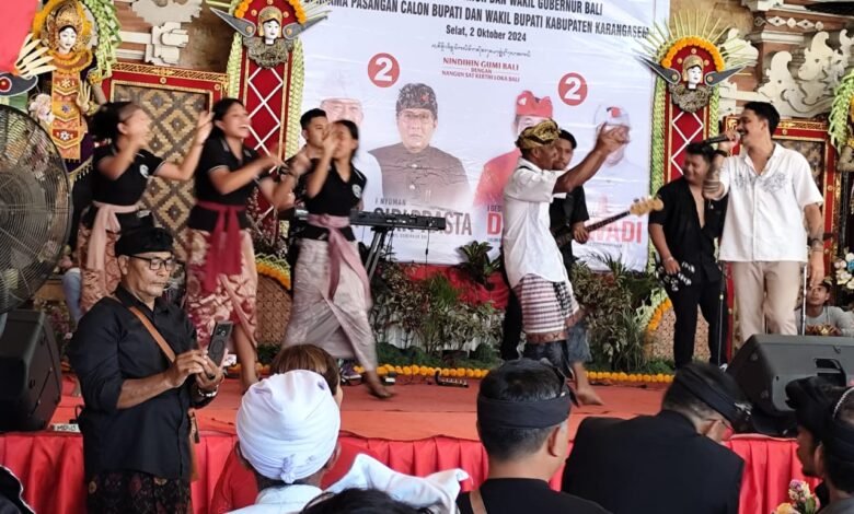 Gen Z dan Milenial joged bareng Koster-Giri pada acara kampanye terbuka di Desa Sebudi, Kecamatan Selat, Karangasem, Rabu (2/10/2024)