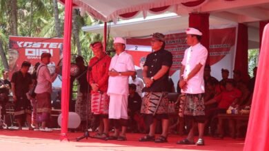 Pasangan calon nomor urut 2 Wayan Koster dan I Nyoman Giri Prasta saat berkampanye di Kecamatan Abang, Karangasem, Senin (30/9/2024)