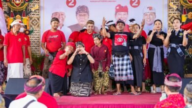 Koster-Giri saat kampanye terbuka di Karangasem bersama warga berkebutuhan khusus, Rabu (2/10/2024)