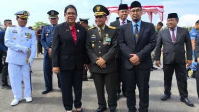 Foto bersama usai peringatan Upacara HUT TNI ke-79 di Lapangan Puputan Margarana Niti Mandala Renon Denpasar, Sabtu (5/10/2024). Kakanwil Kemenkumham Pramella Y.Pasaribu (Kiri), Kadiv Pelayanan Hukum dan HAM Rahendro Jati (Kanan) dan Kasdam IX/Udayana Brigjen. TNI Hartono (Tengah)