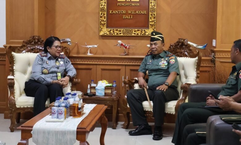 Suasana Audiensi Kakanwil Pramella Y. Pasaribu dan Danrem 163/Wira Satya, Brigjen TNI Ida I Dewa Agung Adisaputra, di ruang Arjuna, Kanwil Kemenkumham Bali pada Senin (07/10/2024).