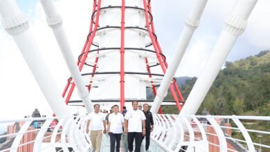 Penjabat (Pj.) Gubernur Bali, Sang Made Mahendra Jaya dan sejumlah pimpinan perangkat daerah, melakukan kunjungan kerja ke Turyapada Tower di Desa Pegayaman, Sukasada, Buleleng, Jumat (11/10/2024). (Ist)