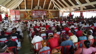 Sekitar 2 ribu lebih warga Kabupaten Gianyar menyatakan deklarasi dukungan terhadap Pasangan Calon (Paslon) Gubernur-Wakil Gubernur Bali Nomor Urut 2, Wayan Koster-I Nyoman Giri Prasta pada Pilkada Bali 2024. (ist)