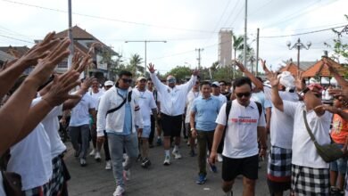 Sebanyak 12 ribu peserta mengikuti kegiatan Jalan Sehat Bahagia Relawan De Gadjah di Lapangan Astina Jaya, Blahbatuh, Gianyar pada Minggu (20/10/2024). (ist)