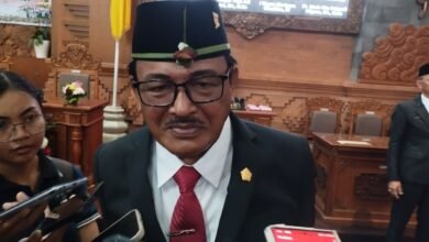 Empat pimpinan definitif Dewan Perwakilan Rakyat Daerah (DPRD) Kota Denpasar resmi dilantik Senin (7/10/2024). (red)