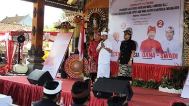 Wayan Koster dan Giri Prasta saat kampanye terbuka di Sidemen, Karangasem, Rabu (2/10/2024)