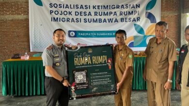 Kantor Imigrasi Kelas II TPI Sumbawa Besar mengadakan penandatanganan Perjanjian Kerjasama (PKS) dan peresmian Pojok Desa Rumpa Rumpi Imigrasi Sumbawa di Desa Marga Karya, Kecamatan Moyo Hulu, Sumbawa, pada Senin (11/11/2024).