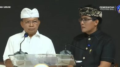 Wayan Koster dan I Nyoman Giri Prasta (Koster-Giri) saat debat ketiga Pilgub Bali, Rabu (20/11/2024). (Ist)