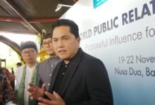 Menteri Badan Usaha Milik Negara (BUMN), Erick Thohir menerima penghargaan Anugerah Perhumas 2024 Awarding sebagai Tokoh Humas dalam acara World Public Relations Forum 2024 yang berlangsung di Nusa Dua, Bali, Kamis (21/11/2024).