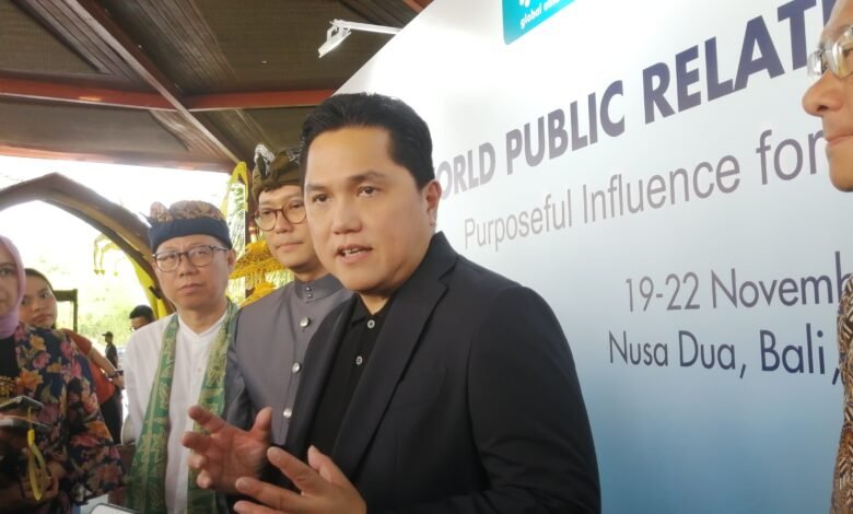 Menteri Badan Usaha Milik Negara (BUMN), Erick Thohir menerima penghargaan Anugerah Perhumas 2024 Awarding sebagai Tokoh Humas dalam acara World Public Relations Forum 2024 yang berlangsung di Nusa Dua, Bali, Kamis (21/11/2024).