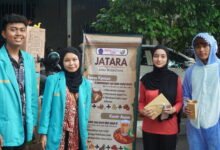 Kelompok mahasiswa Ilmu Komunikasi Universitas Muhammadiyah Surakarta (UMS) yang tergabung dalam Jatara berhasil menggelar kampanye bertajuk "Jamu Zaman Now: Solusi Sehat Masa Kini" di Car Free Day (CFD) Jl. Slamet Riyadi, Sriwedari, Kecamatan Laweyan, Minggu (22/12/2024). (Dok/ist).