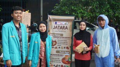 Kelompok mahasiswa Ilmu Komunikasi Universitas Muhammadiyah Surakarta (UMS) yang tergabung dalam Jatara berhasil menggelar kampanye bertajuk "Jamu Zaman Now: Solusi Sehat Masa Kini" di Car Free Day (CFD) Jl. Slamet Riyadi, Sriwedari, Kecamatan Laweyan, Minggu (22/12/2024). (Dok/ist).