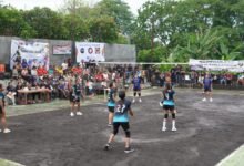 Suasana turnamen Voli yang diselenggarakan oleh Ikatan Keluarga Besar Nagekeo (IKANA) Bali di Lapangan Voli Putra Angker, Tohpati. Rabu (11/12/2024).