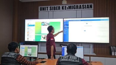 Kantor Imigrasi Kelas I Khusus TPI Ngurah Rai membentuk Unit Siber Keimigrasian yang bertugas melakukan pengawasan digital, menganalisis data aktivitas orang asing di media sosial, serta menyusun laporan rutin terkait pelanggaran yang terdeteksi. (Dok/Ist).