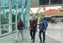 WNA Spanyol dideportasi Imigrasi Denpasar karena overstay 1316 hari atau lebih dari 3 tahun, Jumat (20/12/2024). (Dok/ist).