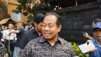 Pejabat (Pj) Gubernur Sang Made Mahendra Jaya saat ditemui di Gedung Kertha Sabha, Jaya Saba usai acara Coffee Morning Akhir Tahun 2024 Pemerintah Provinsi Bali. Jumat (27/12/2024). (Dok/rahma).