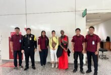 Rumah Detensi Imigrasi (Rudenim) Denpasar melalukan deportasi terhadap dua WNA, SDM (30) Tanzania dan CGJ (26) asal Spanyol dikarenakan melanggar aturan keimigrasian, Jumat (27/12/2024). (Dok/ist).