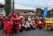 Aliansi Komunitas Cluster Jempiring Putih dalam kegiatan "Pasar Murah Paras Paros Jempiring Putih" pada Car Free Day di Lapangan Niti Mandala Renon, Denpasar, Minggu (19/1/2025). (Dok/ist).