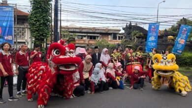 Aliansi Komunitas Cluster Jempiring Putih dalam kegiatan "Pasar Murah Paras Paros Jempiring Putih" pada Car Free Day di Lapangan Niti Mandala Renon, Denpasar, Minggu (19/1/2025). (Dok/ist).