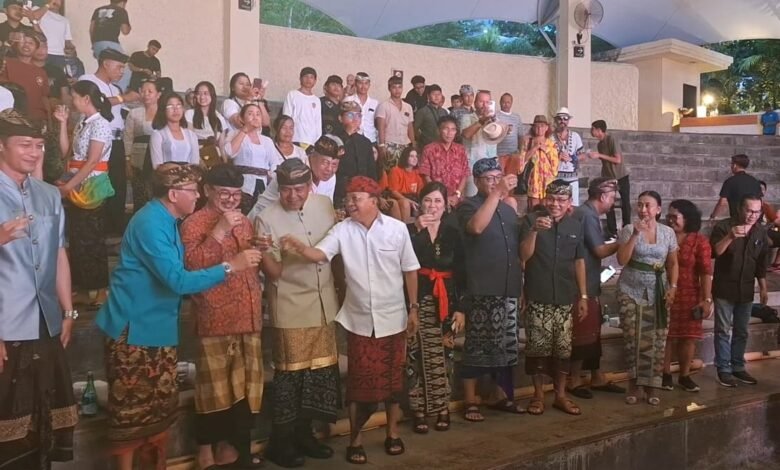 Suasana Tos Arak dalam Perayaan Hari Arak Bali ke-3 yang digelar di Garuda Wisnu Kencana (GWK) Bali dengan tajuk "Arak Bali For The World", Rabu (29/1/2025). (Dok/Rahma).