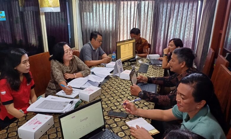 Suasana rapat pembahasan Rancangan Peraturan Bupati (Ranperbup) terkait Perjalanan Dinas Kabupaten Gianyar, di Ruang Rapat Bagian Hukum Sekretariat Daerah Gianyar, Jumat (7/2/2025). (Dok/ist).