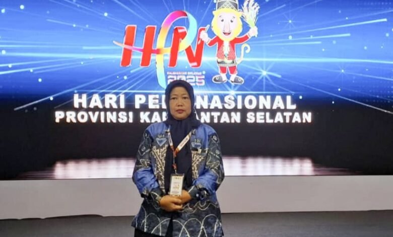 Umi Sjarifah, Pemimpin Redaksi media Sudut Pandang sebagai salah satu jurnalis berprestasi yang penerima penghargaan tertinggi berupa Press Card Number One (PCNO) dari Persatuan Wartawan Indonesia (PWI) Pusat. (Dok/ist).