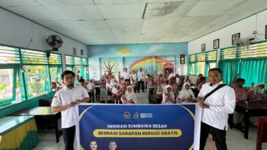 Kantor Imigrasi Sumbawa Besar mengadakan program sosial dengan membagikan 1.500 paket sarapan bergizi. (Dok.ist).