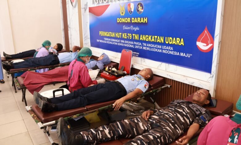 Suasana Donor Darah dalam rangka memperingati Hari Ulang Tahun (HUT) ke-79 Tentara Nasional Indonesia Angkatan Udara (TNI AU) yang jatuh pada 9 April 2025, Pangkalan TNI AU (Lanud) I Gusti Ngurah Rai di Gedung Serba Guna Bima Sakti, Rabu (26/2/2025). (Dok.ist).