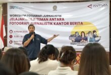 Perum Lembaga Kantor Berita Nasional (LKBN) ANTARA gelar pelatihan fotografi jurnalistik, di Universitas Udayana, Bali, Selasa (4/3/2025). (Dok.ANTARA).