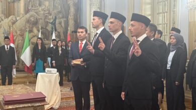 Proses pengambilan sumpah kewarganegaraan Emil Audero Mulyadi, Joey Mathijs Pelupessy, dan Dean Ruben James yang berlangsung di Roma, Italia, pada Senin (10/3/2025). (Dok.istimewa).