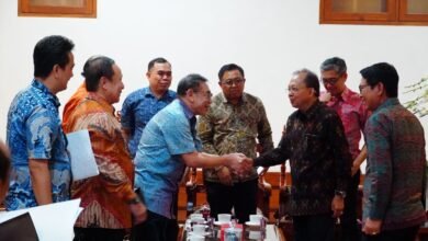 Gubernur Bali Wayan Koster dan Bupati Badung I Wayan Adi Arnawa memanggil manajemen Garuda Wisnu Kencana terkait tembok yang menutupi akses warga Banjar Giri Dharma, pada Senin (30/9/2025). (dok istimewa)