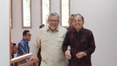 Gubernur Bali Wayan Koster menerima kunjungan kerja Wakil Menteri Perumahan dan Kawasan Permukiman RI, Fahri Hamzah, di Gedung Kertha Sabha, Denpasar, Jumat (3/10/2025). (dok.istimewa)