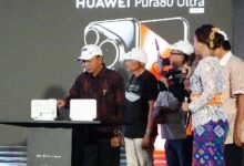 Gubernur Bali Wayan Koster meresmikan peluncuran Wi-Fi 7: Next-Generation Connectivity di SMPN 15 Denpasar, Padang Sambian Kaja, Jumat (3/10/2025). (dok.istimewa)