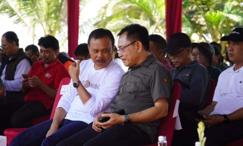 Sekretaris Daerah Provinsi Bali, Dewa Made Indra saat menghadiri peringatan World Rabies Day di Rest Area Desa Pengeragoan, Kecamatan Pekutatan, Jembrana, Minggu (28/9/2025). (dok.istimewa)