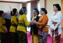 Pelantikan dan pengukuhan Pengurus WHDI dan GOW Kabupaten Gianyar yang berlangsung di Ruang Sidang Utama Kantor Bupati Gianyar, Kamis (9/10/2025). (dok.istimewa)