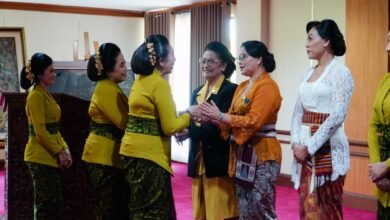 Pelantikan dan pengukuhan Pengurus WHDI dan GOW Kabupaten Gianyar yang berlangsung di Ruang Sidang Utama Kantor Bupati Gianyar, Kamis (9/10/2025). (dok.istimewa)
