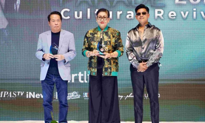 Ketua Dekranasda Provinsi Bali, Ibu Putri Suastini Koster saat menghadiri Bali Fashion Parade (BFP) 2025 Session 2 di TS Suites, Seminyak, Kuta, Minggu (31/8/2025). (dok.istimewa)