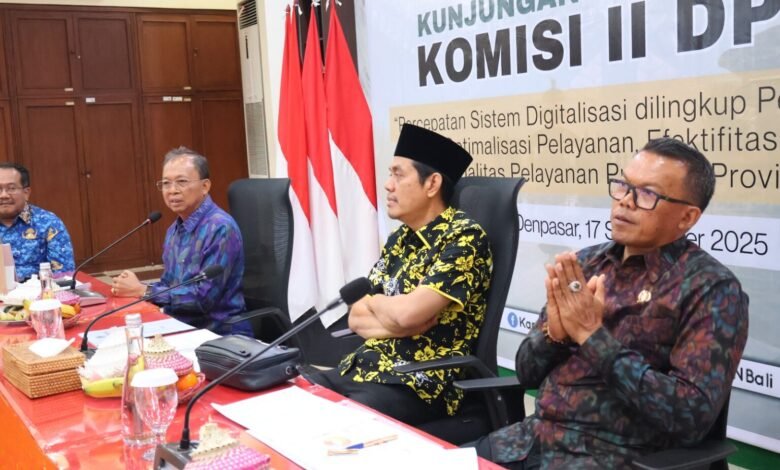 Gubernur Bali Wayan Koster menerima Kunjungan Kerja (Kunker) Spesifik Komisi II DPR RI di Aula Kanwil ATR/BPN Provinsi Bali, Renon, Rabu (18/9/2025). (dok.istimewa)