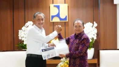 Gubernur Bali Wayan Koster (kanan) dan Menteri Pekerjaan Umum (PU) Dody Hanggodo (kiri) saat bertemu di Jakarta. Pada Selasa (2/9/2025). (dok.istimewa)