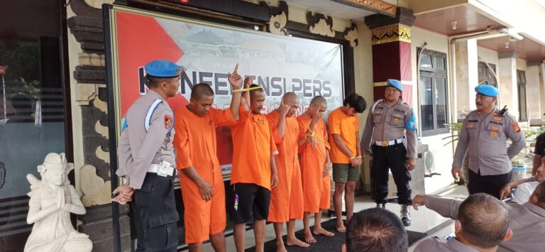 Konferensi pers komplotan pencuri traktor di Mapolres Badung, Rabu (17/12/2025). (dok.Istimewa)