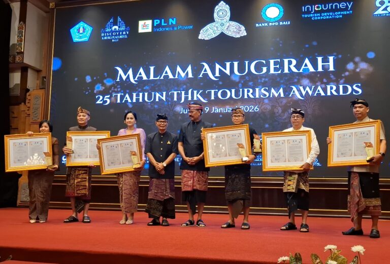 Lima penerima CSR terbaik yang diumumkan dalam malam puncak THK Awards di Discovery Kartika Plaza Hotel, Kuta, Jumat (9/1/2026). (dok.Rahma)