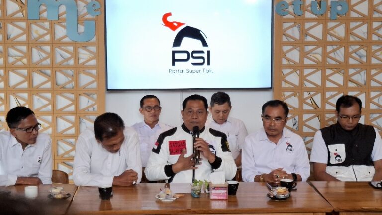 Ketua PSI Bali I Wayan Suyasa dalam konferensi pers persiapan Rapat Koordinasi Wilayah (Rakorwil) sekaligus melantik pengurus Dewan Pimpinan Wilayah (DPW) PSI Bali. (dok Rahma)