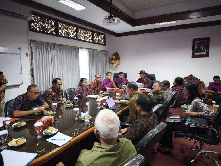 Suasana rapat Pansus TRAP DPRD bahas dugaan pelanggaran Hotel The EDGE Pecatu. (Dok. Istimewa)